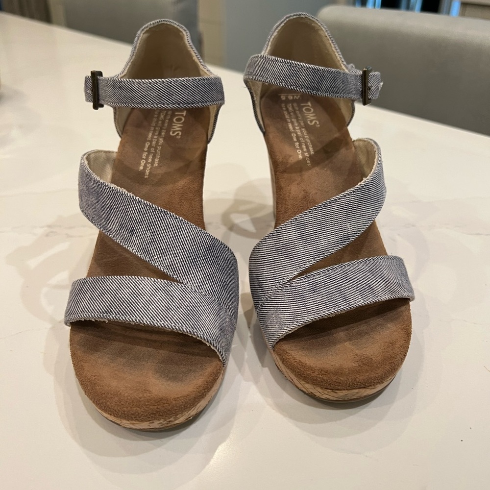 TOMS wedges